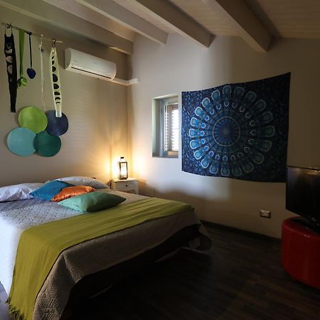 Le Stanze Dei Colori Hotel Aci Bonaccorsi Bagian luar foto